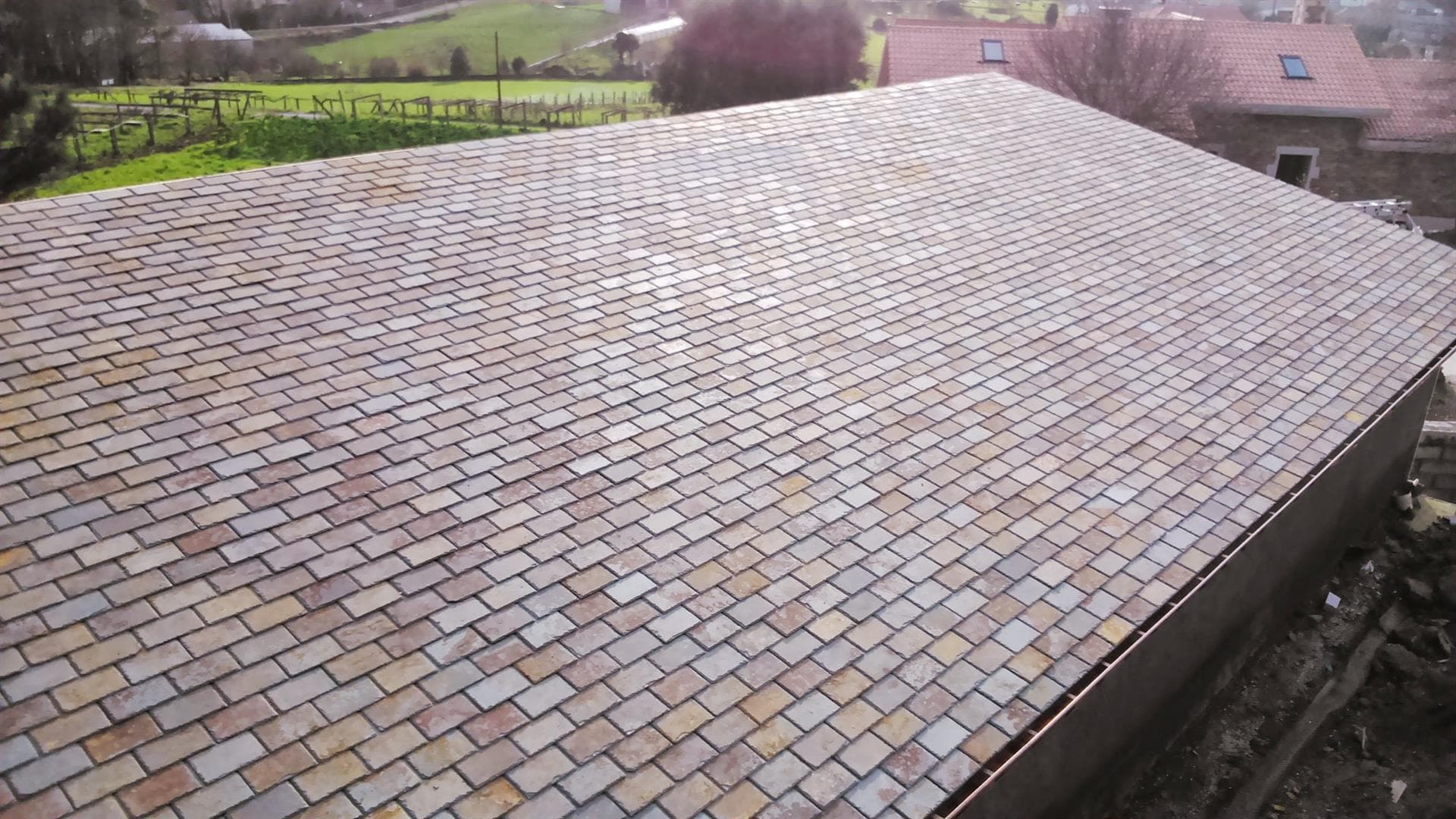  ¿Necesitas reparar tu cubierta en Ames? ¡Contáctanos!